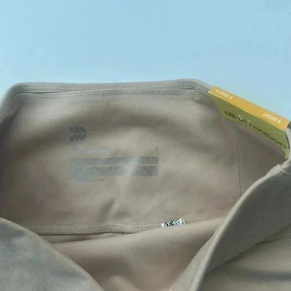 All in motion brushed sculpt 5 inch bike shorts. NWT Ultra High Rise Size Small - Picture 3 of 5